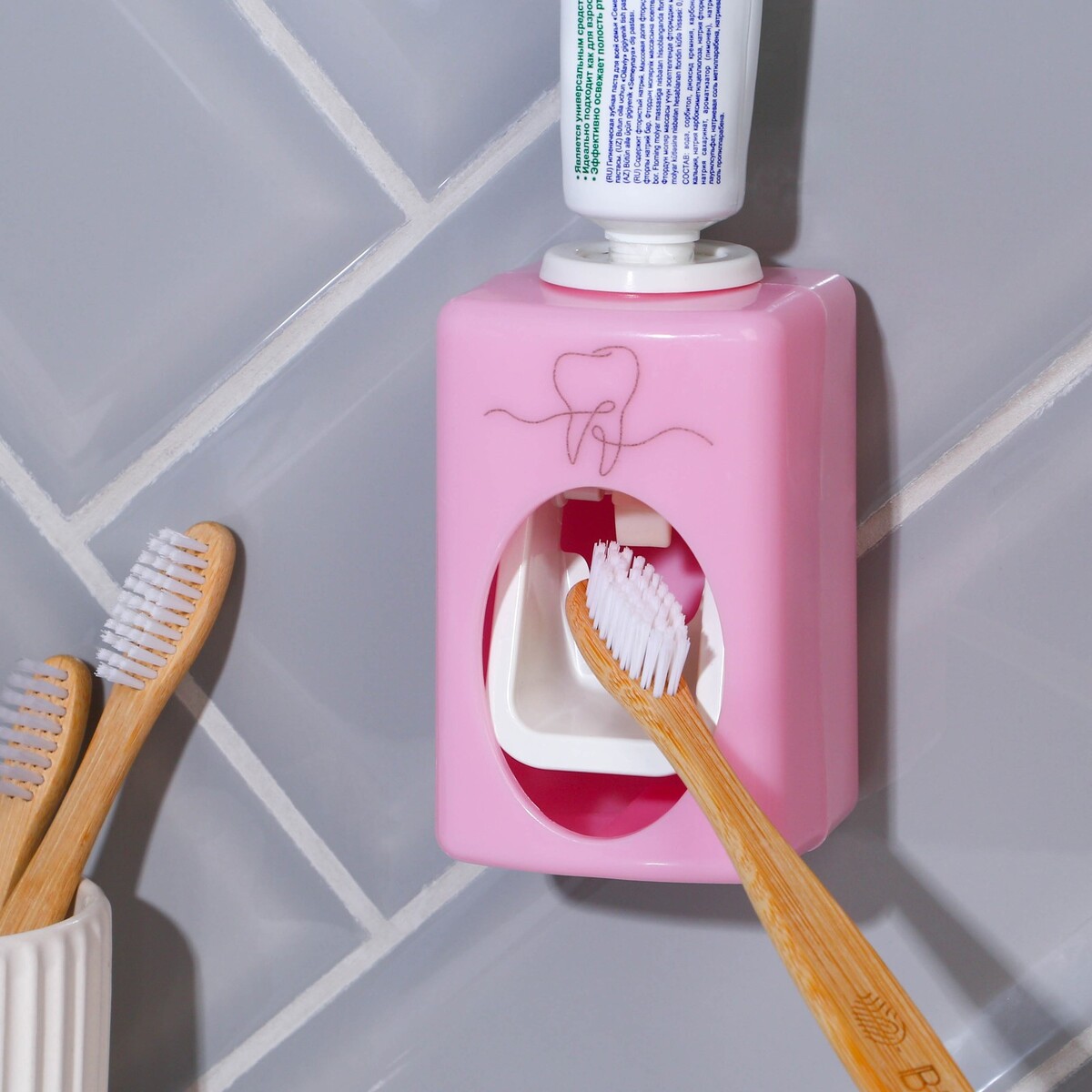 Выдавливатель для зубной пасты механический выдавливатель для зубной пасты на клейкой ленте доляна 5 5×6×9 см