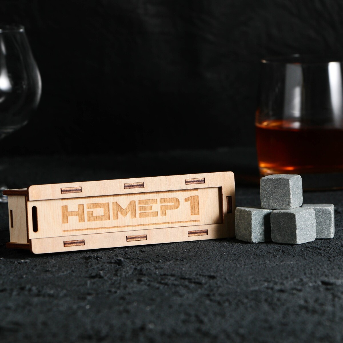 Камни для виски в деревянной шкатулке с крышкой