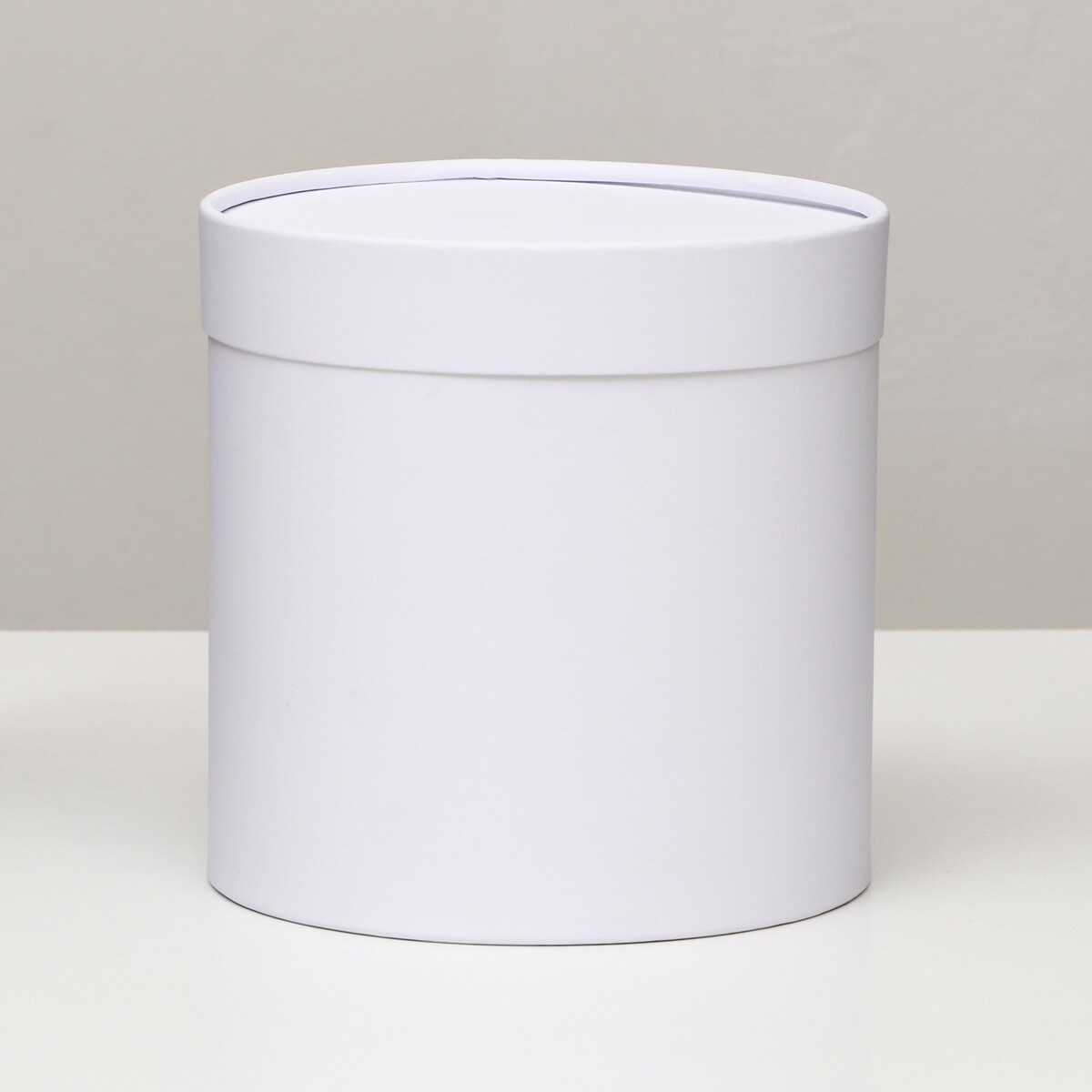 Подарочная коробка white, завальцованная без окна, 18х18 см