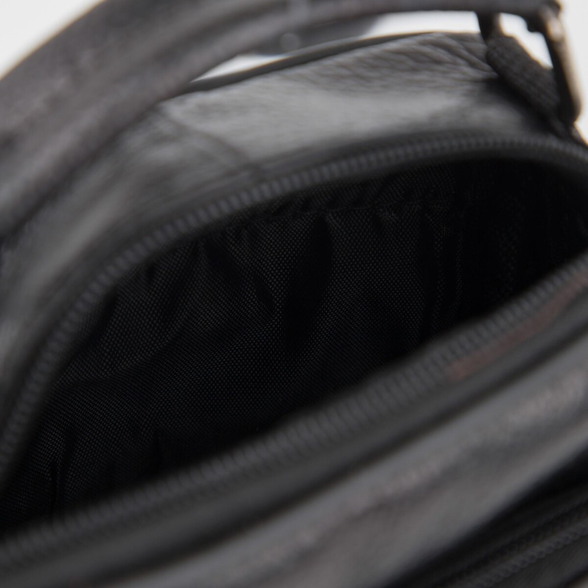 Сумка мужская, отдел на молнии, 4 наружных кармана, длинная стропа, цвет чёрный No brand 02155756 - фото 3