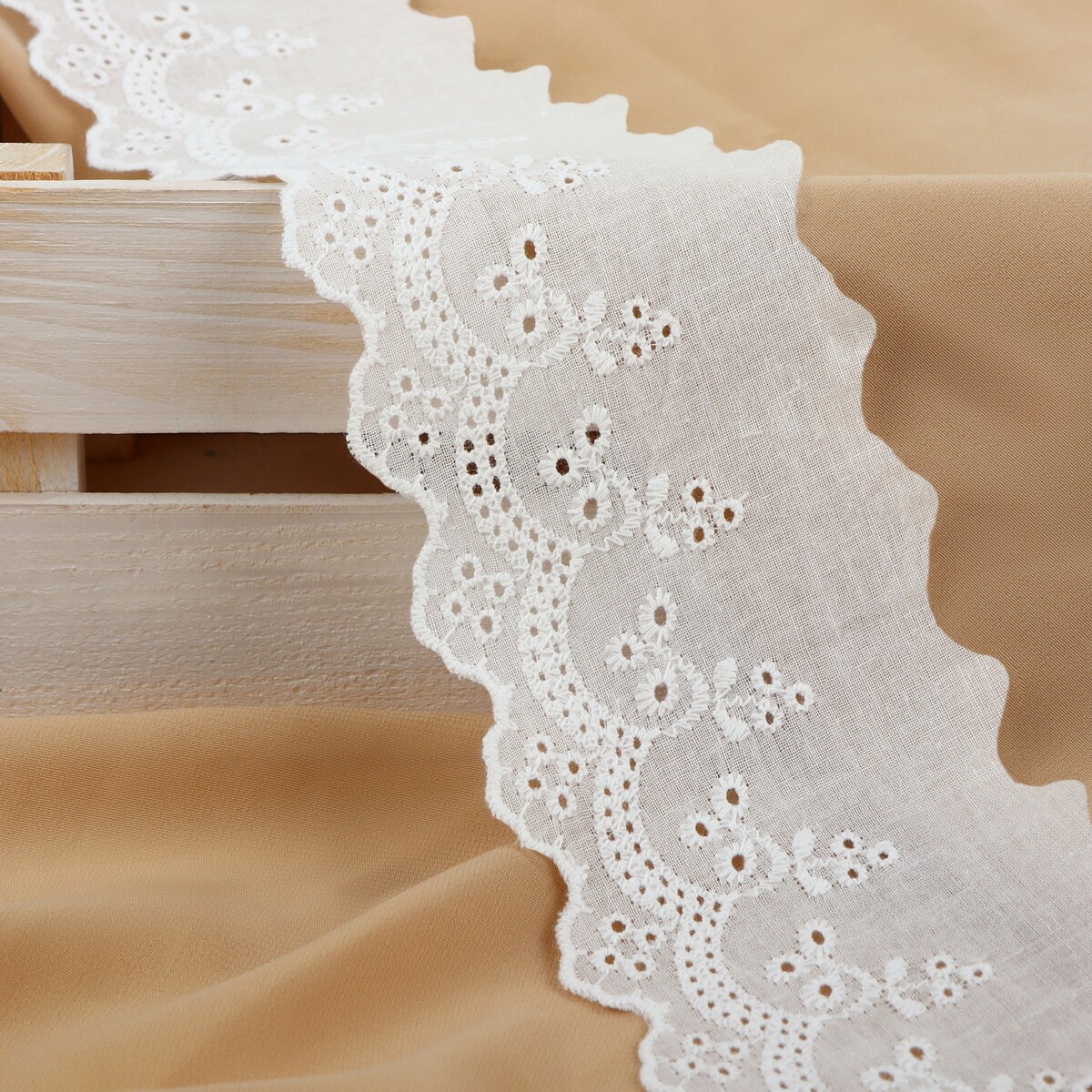 Кружево шитье, 70 мм × 13 ± 1 м, цвет белый ifratti одеяло кружево в009см