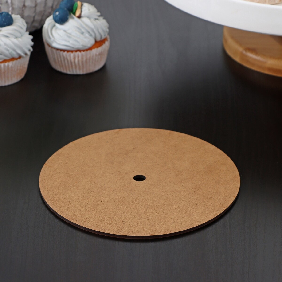 Подложка для торта с отверстием d=16 см, диаметр отверстия 1 см спил вяза шлифованный с одной стороны диаметр 18 20 см