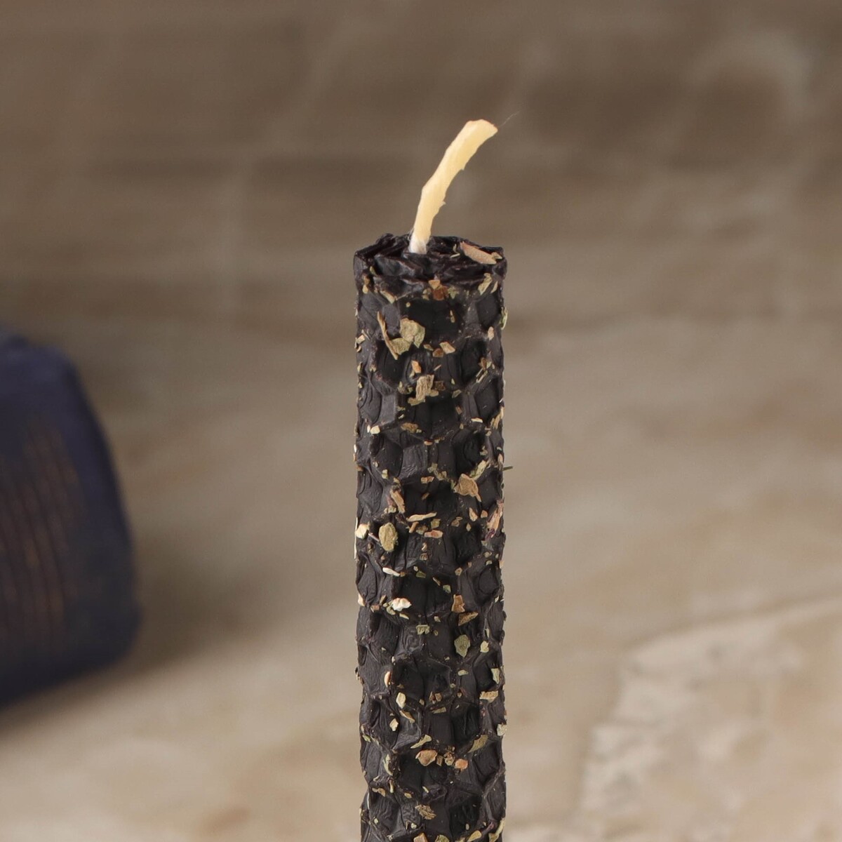 Свеча из вощины с базиликом, 13х1,7 см, 1 ч, черный No brand 02773228 - фото 3