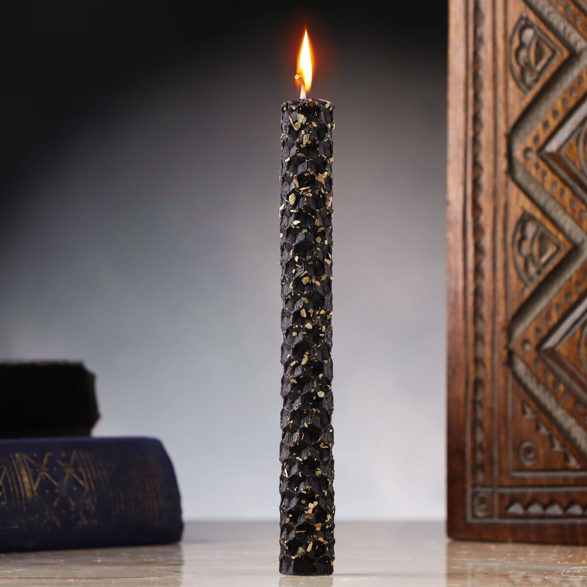 Свеча из вощины с базиликом, 13х1,7 см, 1 ч, черный No brand 02773228 - фото 1