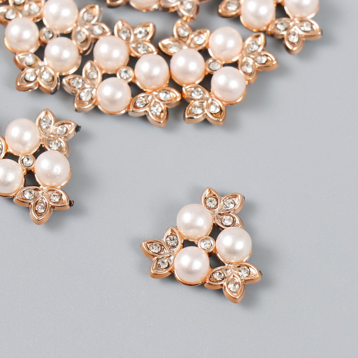 

Декор для творчества пластик, стразы, Золотистый;белый