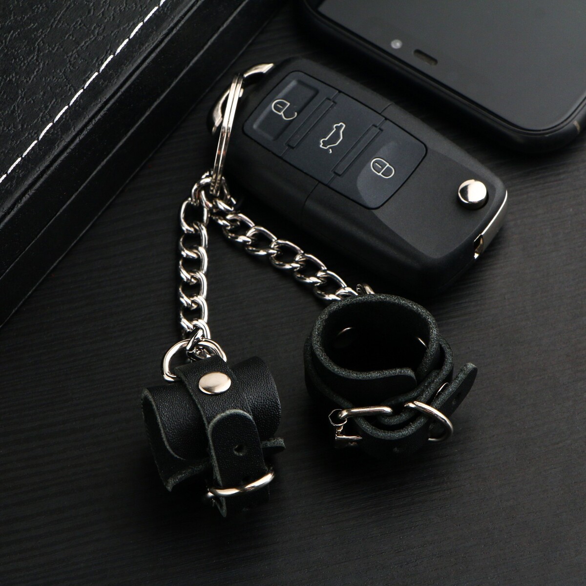 Брелок для автомобильного ключа, наручники, натуральная кожа No brand, цвет черный 03157556 - фото 3