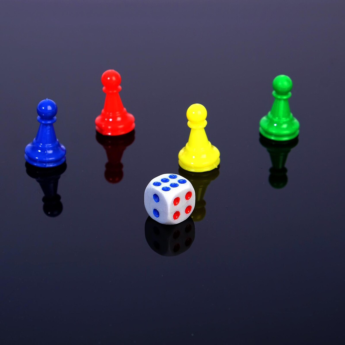 Набор для настольных игр, 4 фишки 2.5 х 1.6 см, 1 кубик 1.3 х 1.3 см No brand, цвет разноцветный 03232693 - фото 1