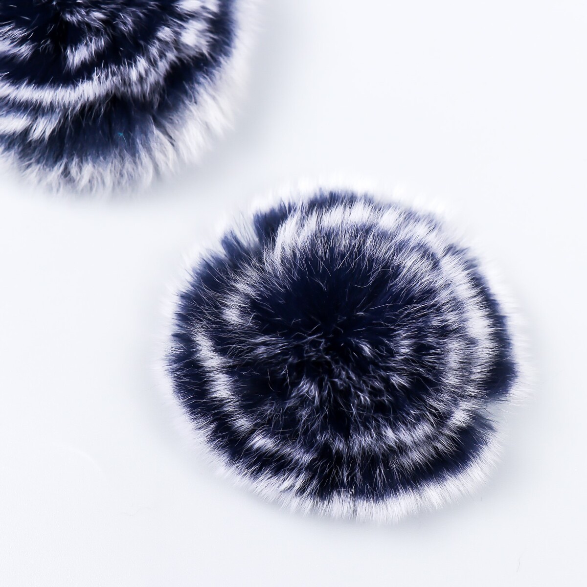 

Помпоны мини 5,5 см кролик (синий темн.)