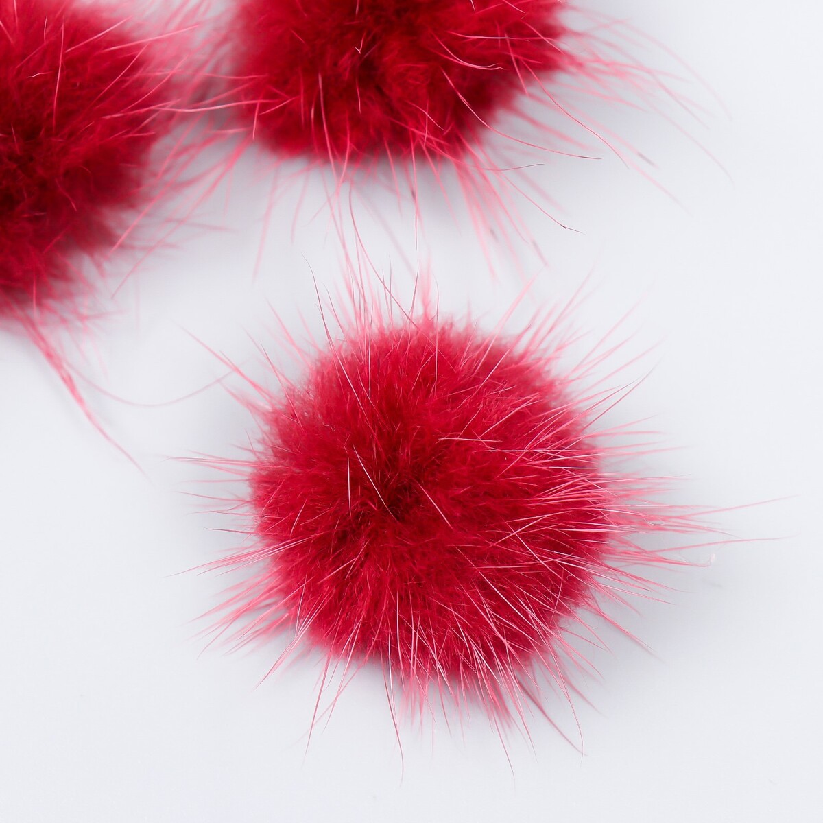 

Помпон мини 2,5см норка (24 гвоздика), Красный