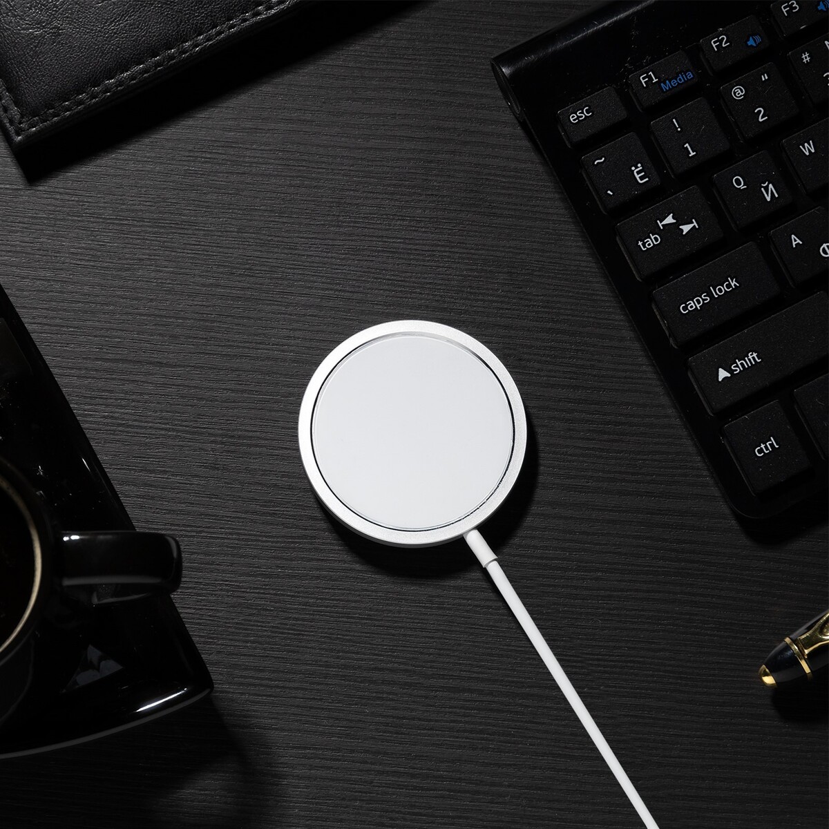 

Беспроводное зарядное устройство со встроенным магнитом chr-21, magsafe, 15w, type-c, Белый