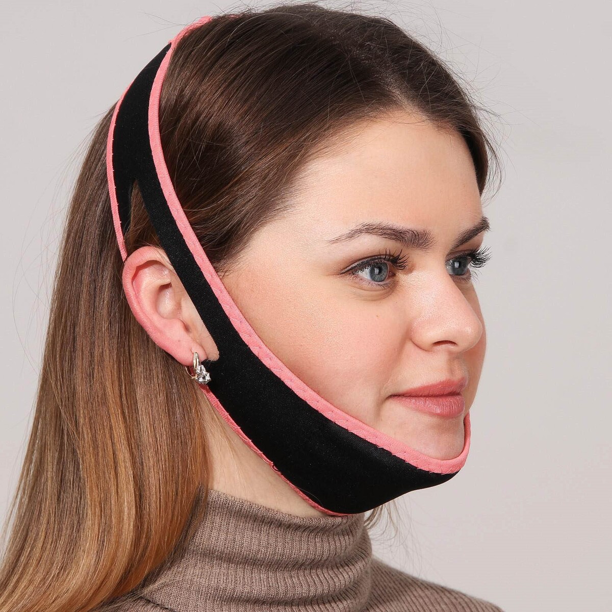 Маска текстильная для коррекции овала лица, на липучке, цвет черный/розовый маска для лица