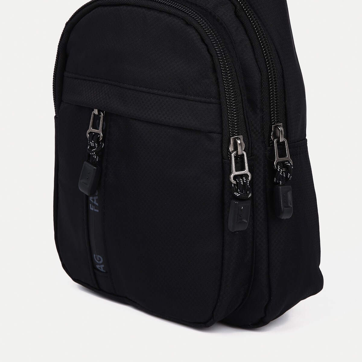 фото Сумка слинг мужская из текстиля, отверстие для наушников, цвет черный no brand