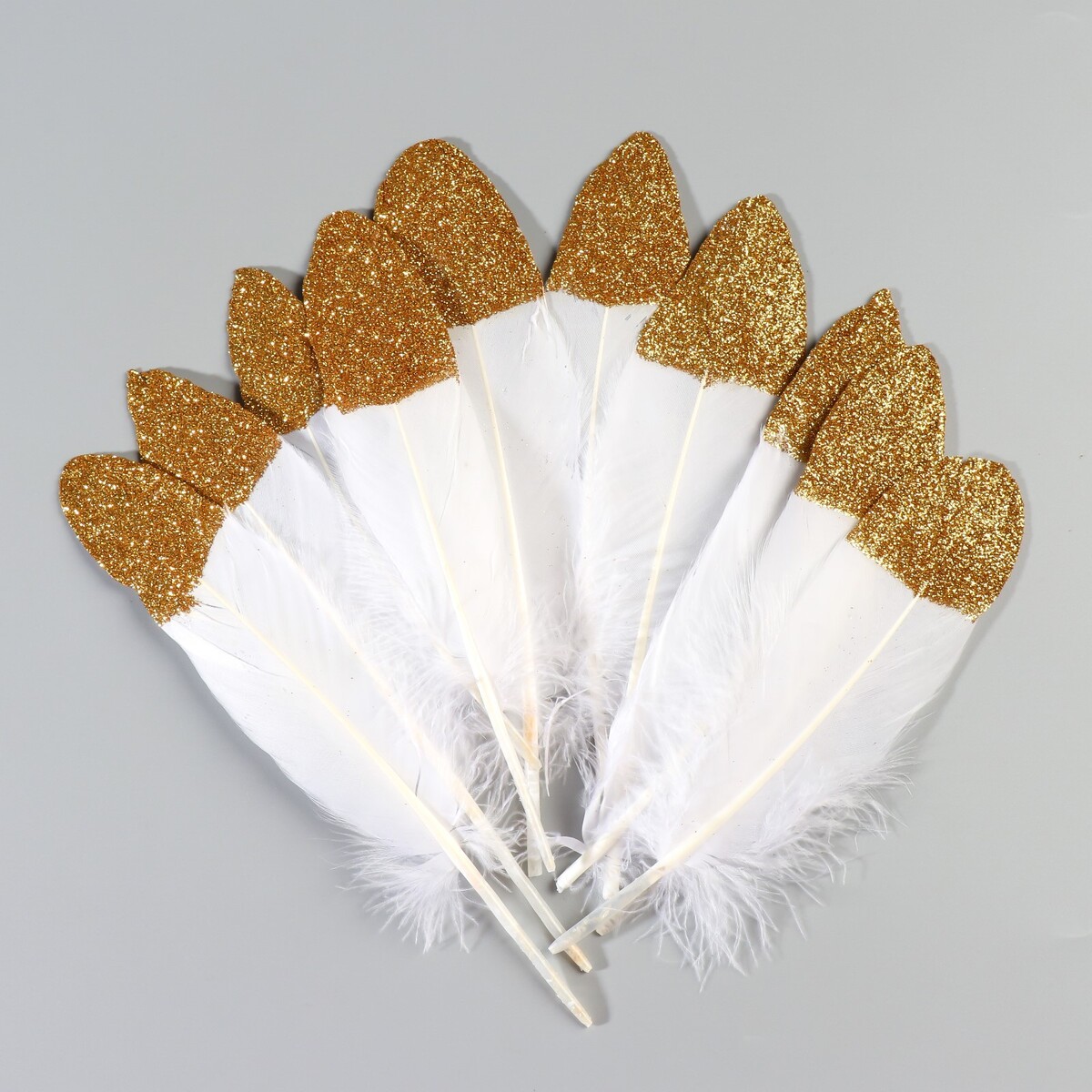 Набор перьев гуся 15-20 см, 10 шт, белый с золотой крошкой набор перьев гуся 13 18 см 20 шт светло сиреневый