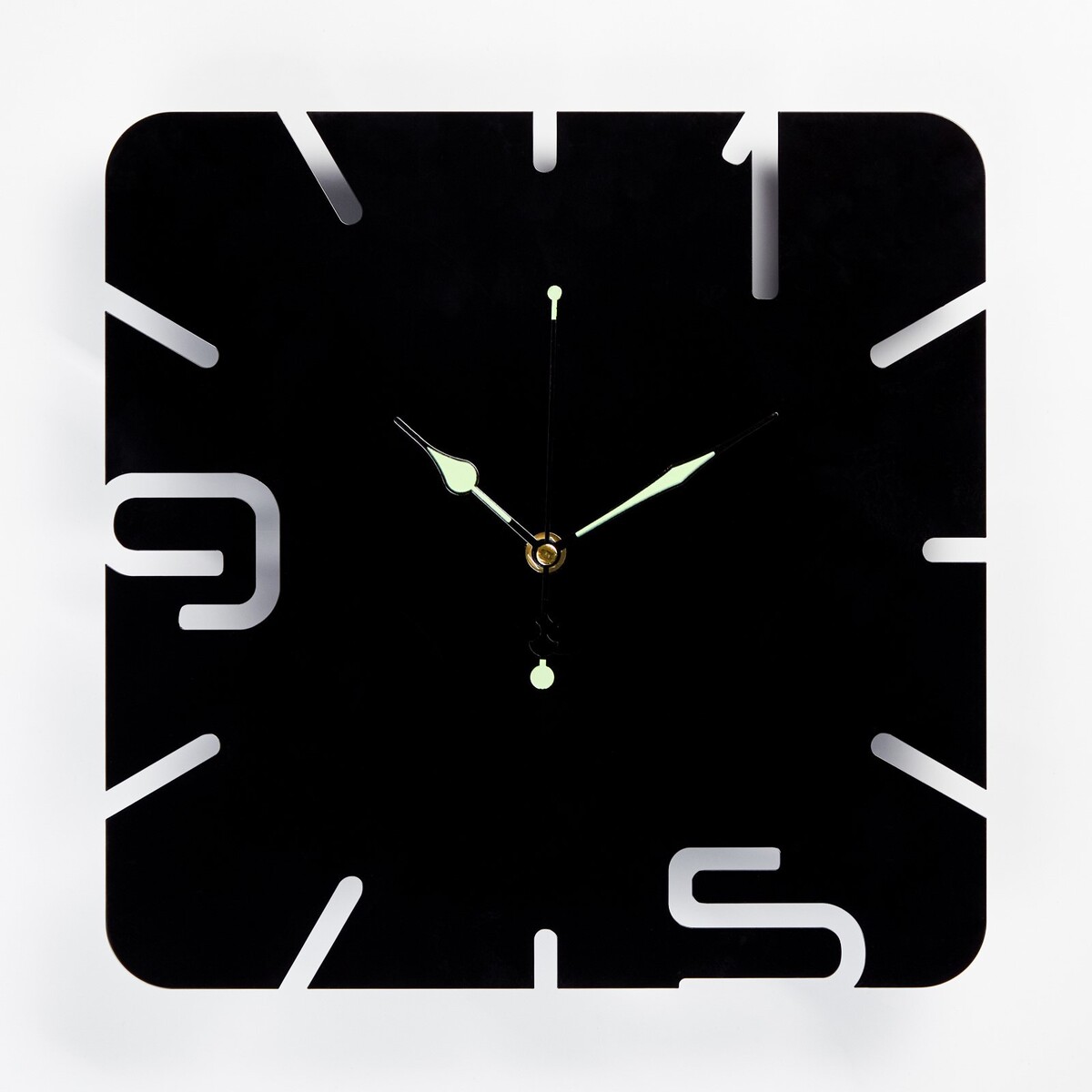 Часы настенные из металла часы настенные интерьерные из металла отражение 1 d 50 см бесшумные горизонтальные