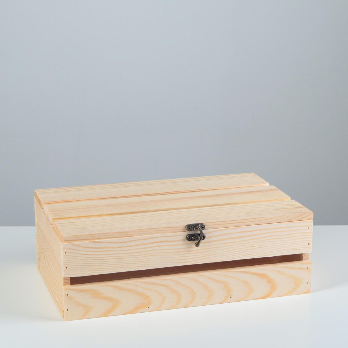Ящик деревянный 30×20×10 см подарочный с реечной крышкой на петельках с замком подарочный ящик 25×25×11 см деревянный крышка оргстекло 3 мм обжиг