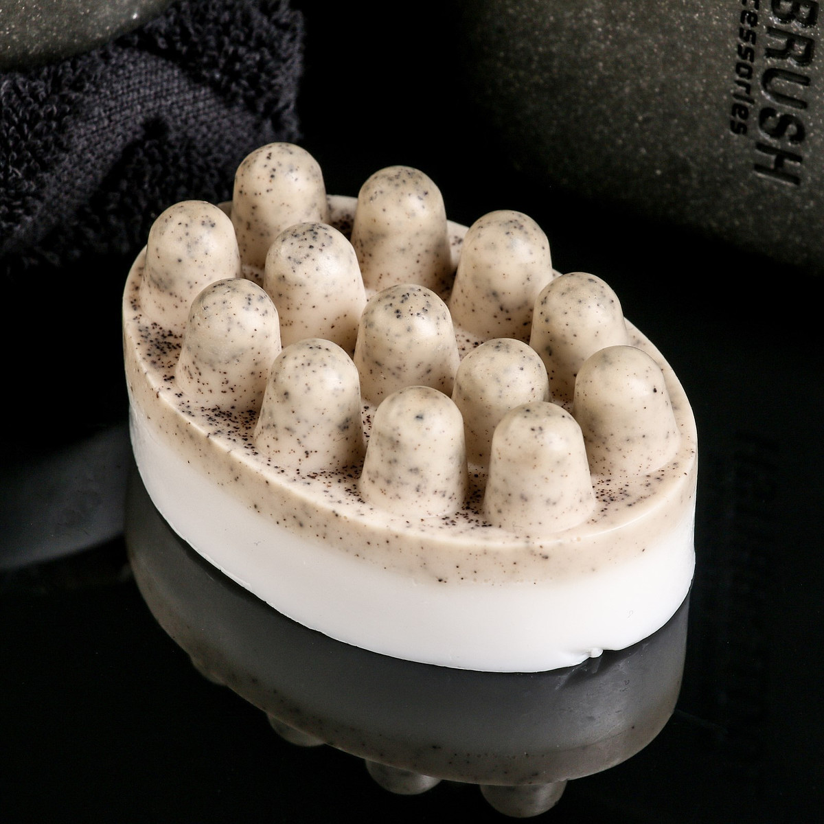 

Мыло массажное со скрабом, Бежевый;белый