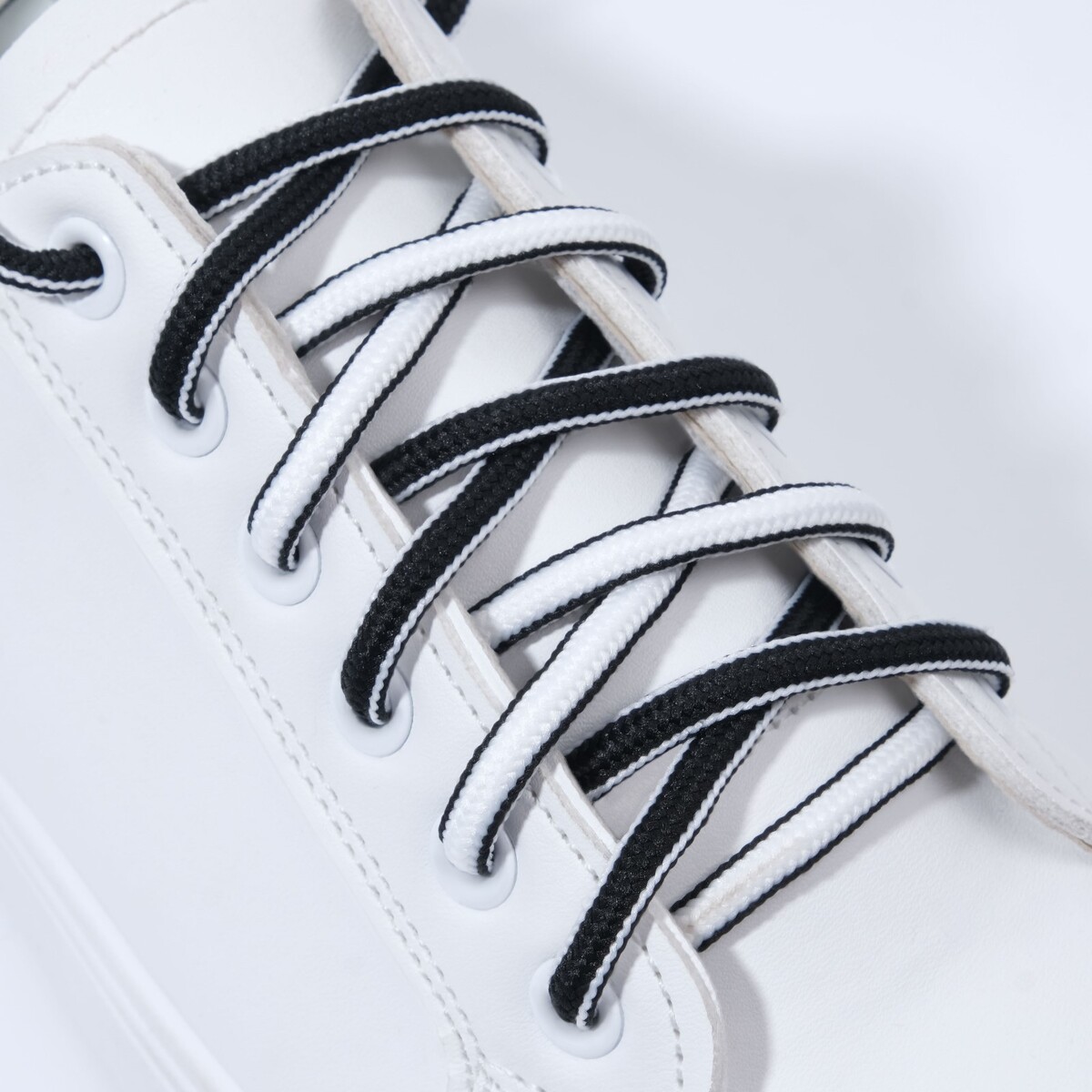 Шнурки для обуви, пара, круглые, d = 5 мм, 110 см, цвет черный/белый шнурки для обуви пара плоские 8 мм 110 см белый