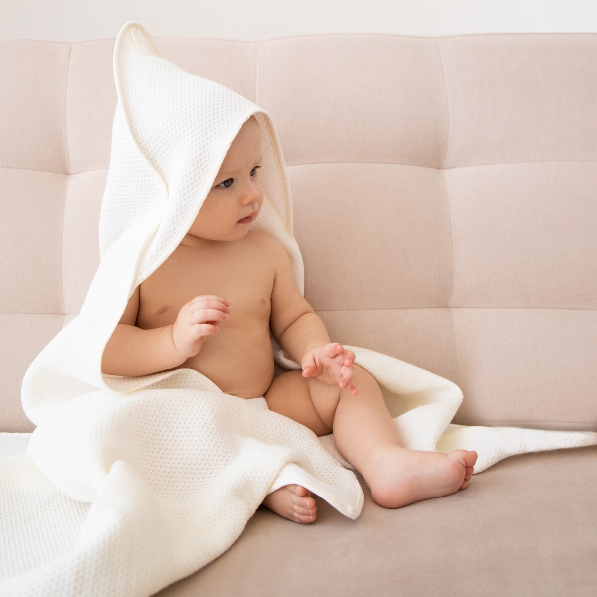 Вафельный уголок полотенце для новорожденных happy baby с капюшоном на уголке 100х100 см бежевый