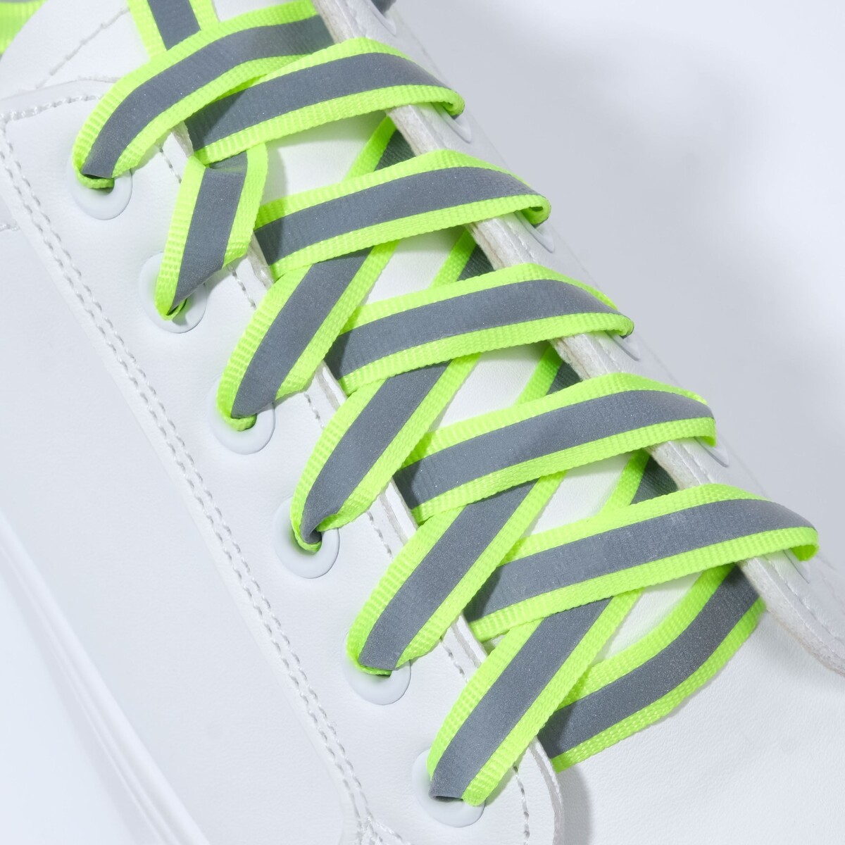 фото Шнурки для обуви, пара, плоские, со светоотражающей полосой, 10 мм, 100 см, цвет зеленый неоновый onlitop