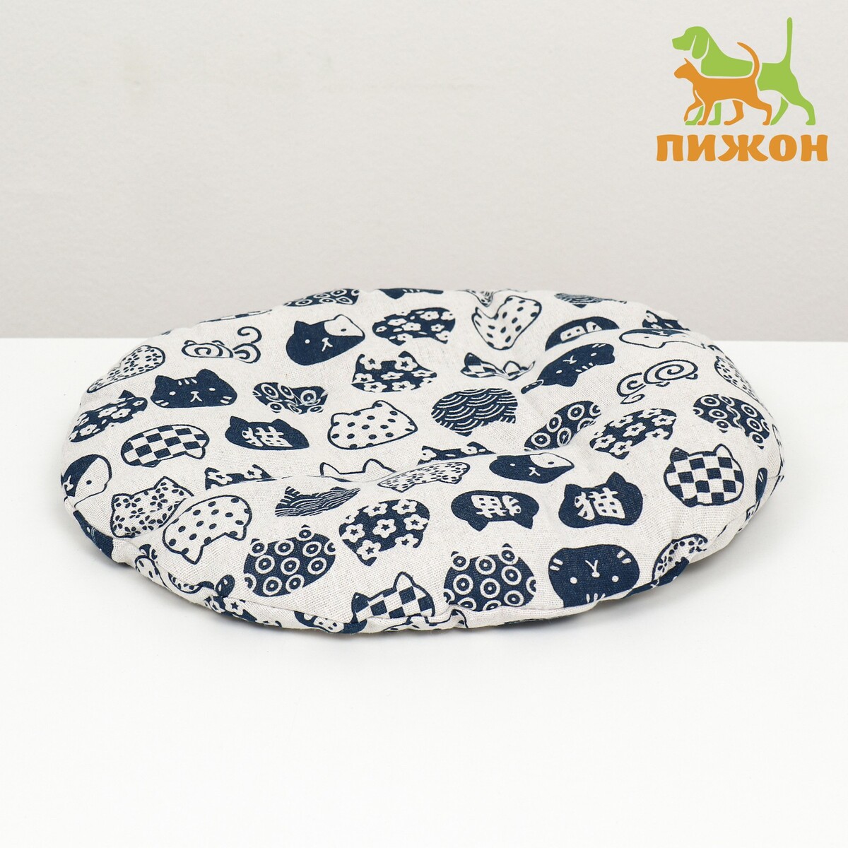 

Лежанка для животных (хлопковый наполнитель), 28 см, с котами, Белый