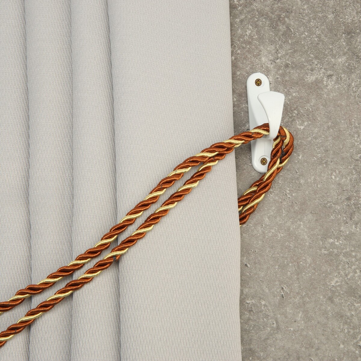 Крючок для штор ks101 cappio, однорожковый, цвет белый, 2 шт крючок для штор ролик с замком разобранный 2 5 × 1 3 см белый