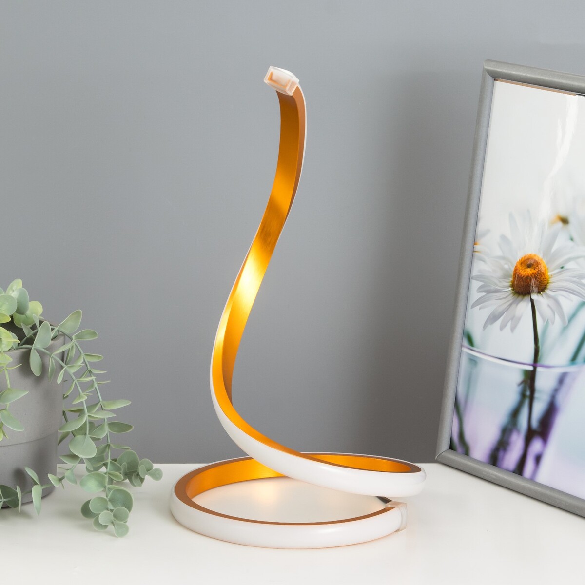 

Настольная лампа 16607/1gd led 6вт золото 19,5х19,5х35 см