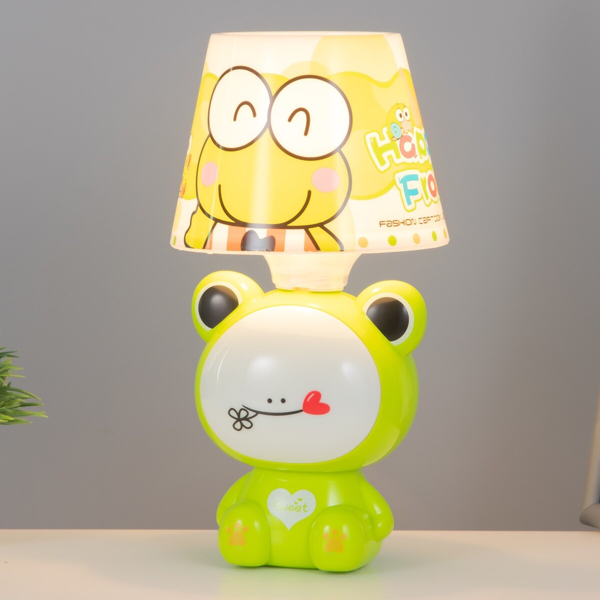 фото Настольная лампа лягуха e14 15вт бело-зеленый 13х13х25 см risalux