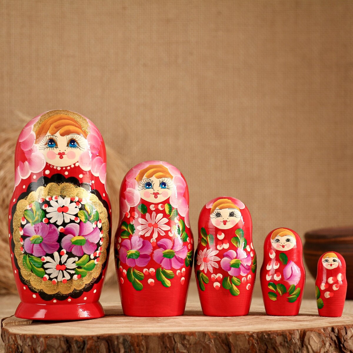 

Матрешка большая, Красный