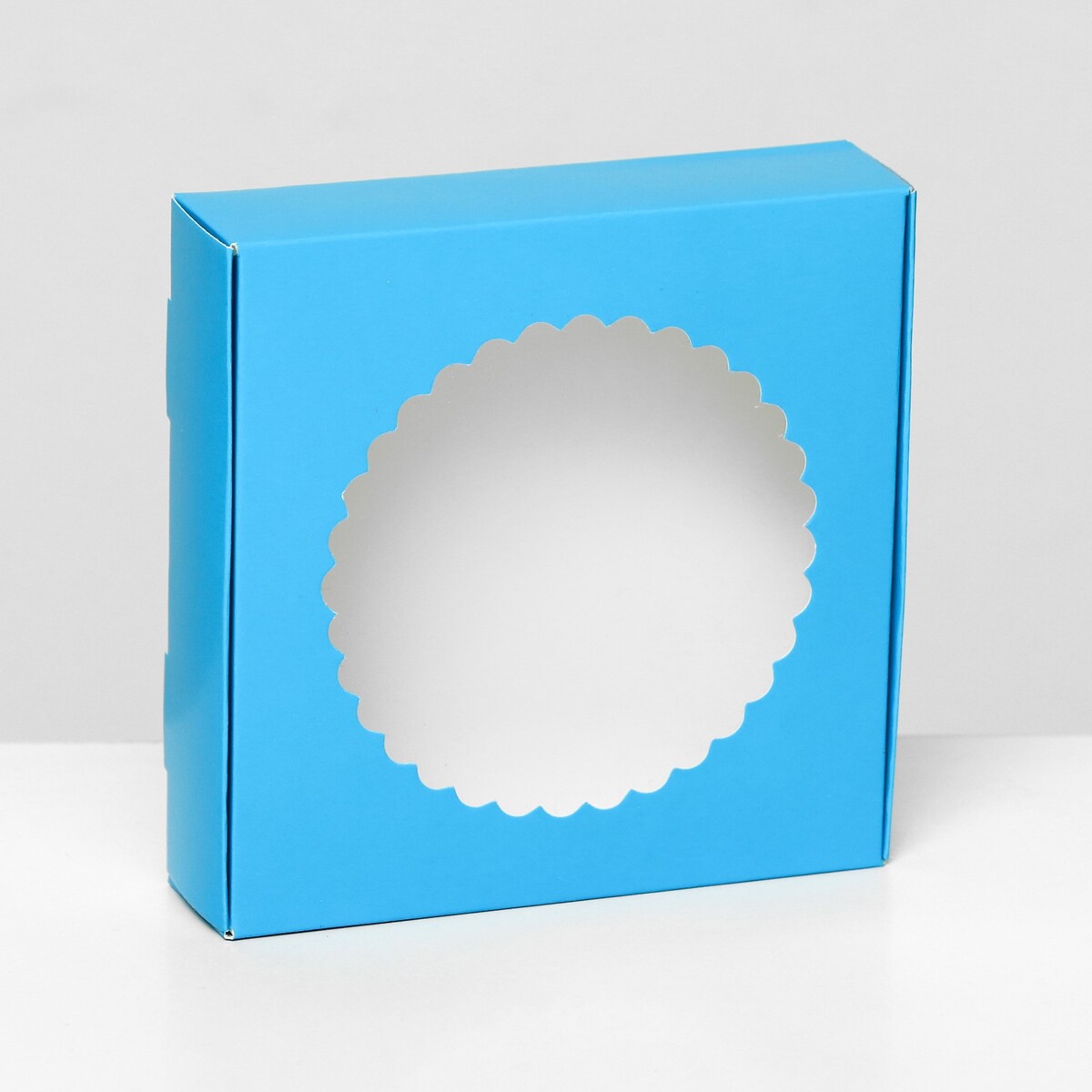 Подарочная коробка сборная с окном, 11,5 х 11,5 х 3 см , голубой коробка на 4 капкейка голубой 18 5 × 18 × 10 см
