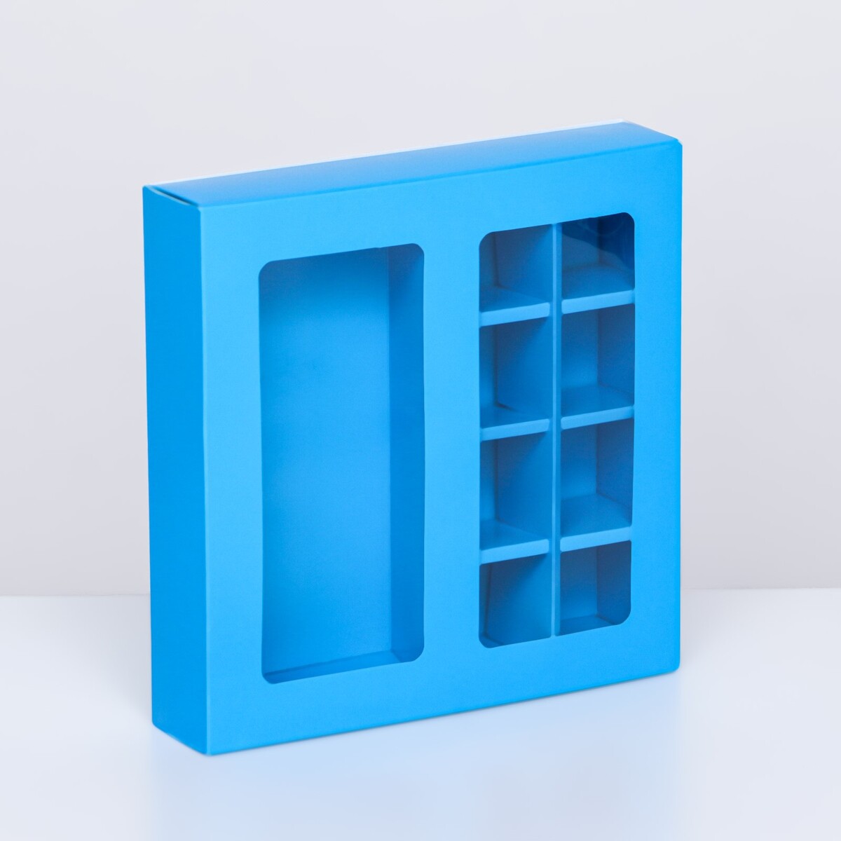 Коробка под 8 конфет + шоколад, с окном, голубая, 17,7 х 17,7 х 3,8 см коробка по 8 8 конфет шоколад с окном белая 30 х 19 5 х 3 см