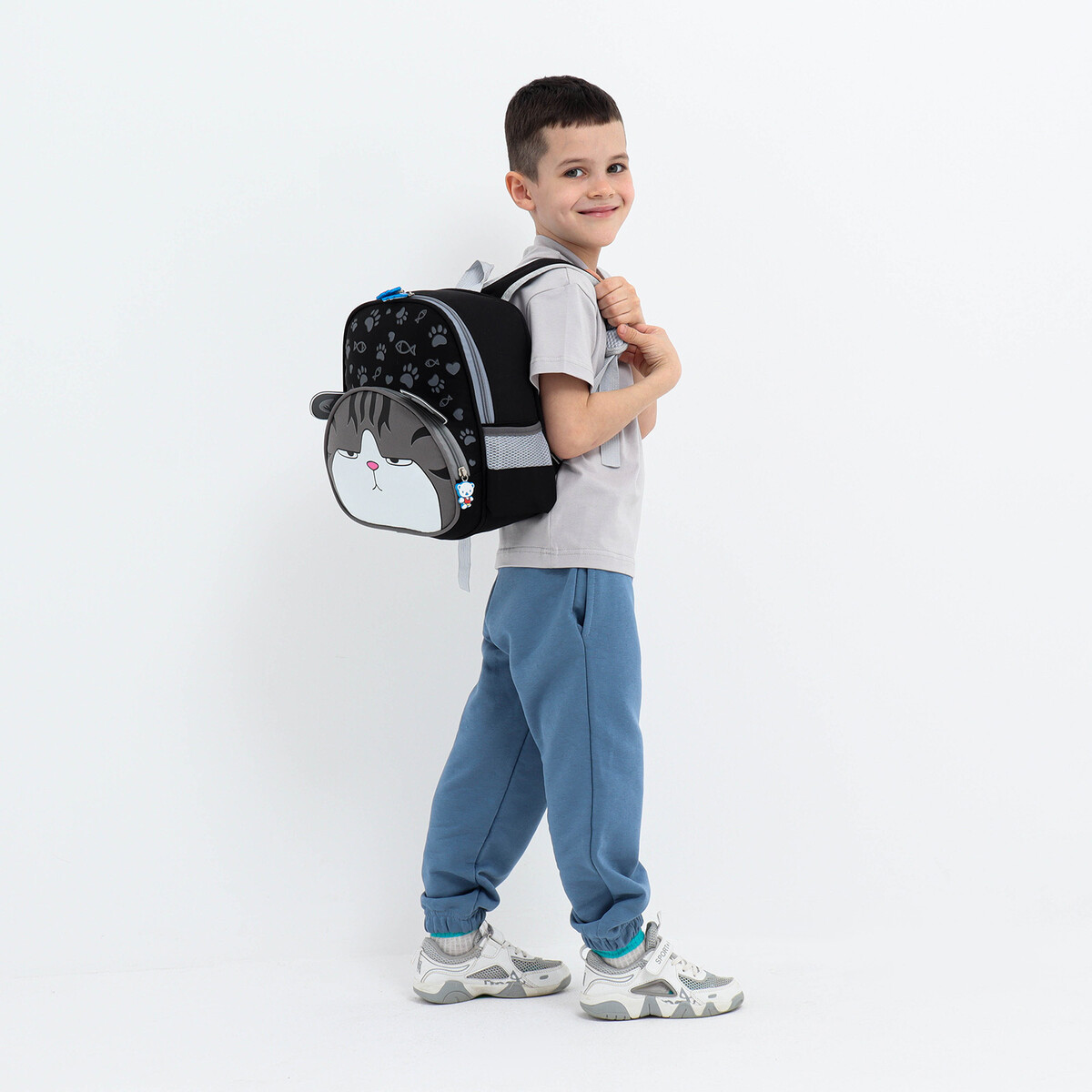 Рюкзак детский на молнии, 3 наружных кармана, цвет черный