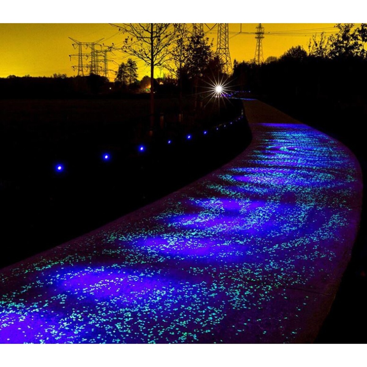 светится дорожка. светящиеся камни дорожка. светящиеся камушки для дорожек. светится дорожка. светится дорожка.