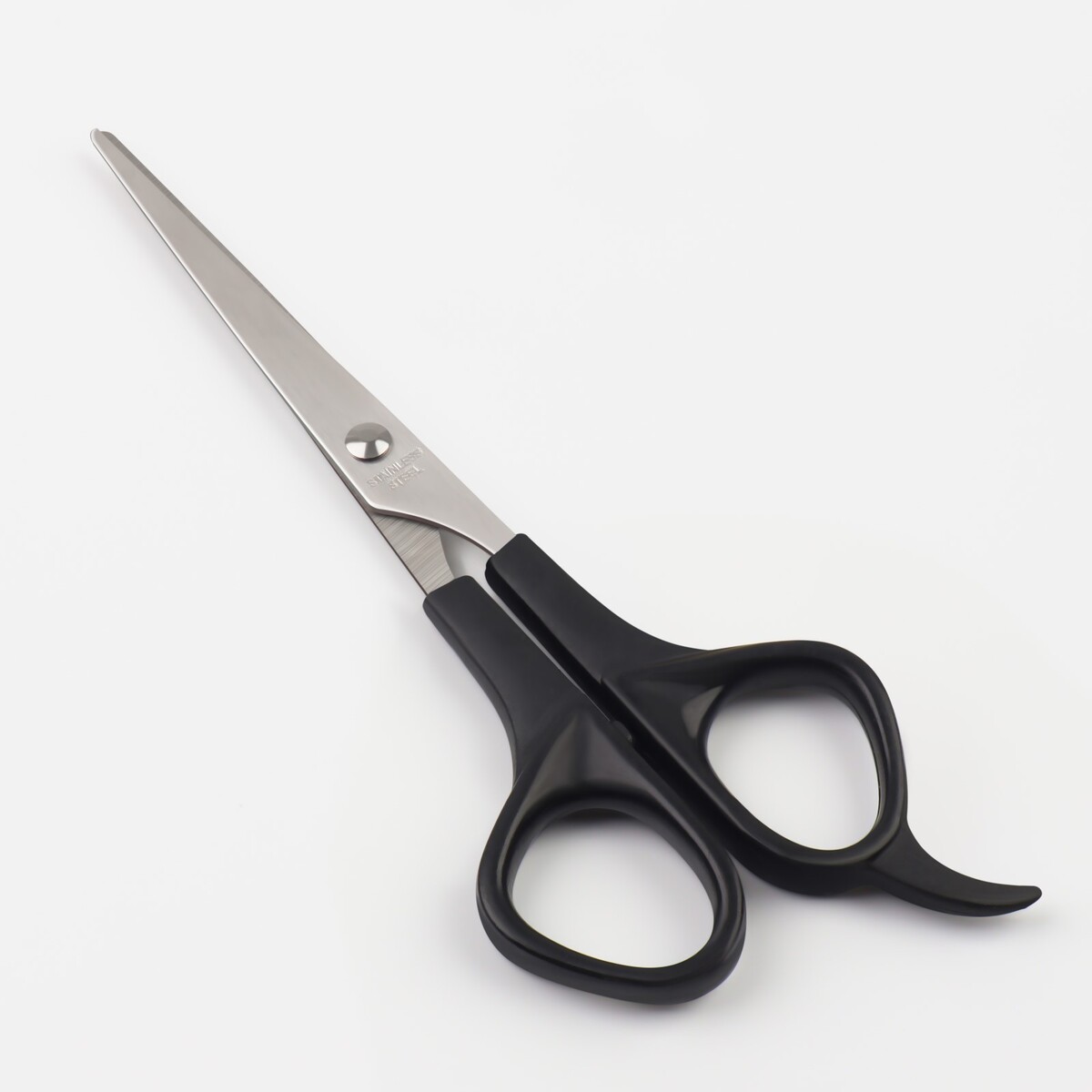 Ножницы парикмахерские с упором, лезвие — 6,5 см, цвет черный ножницы когтерезы средние с упором для пальца черные с красным