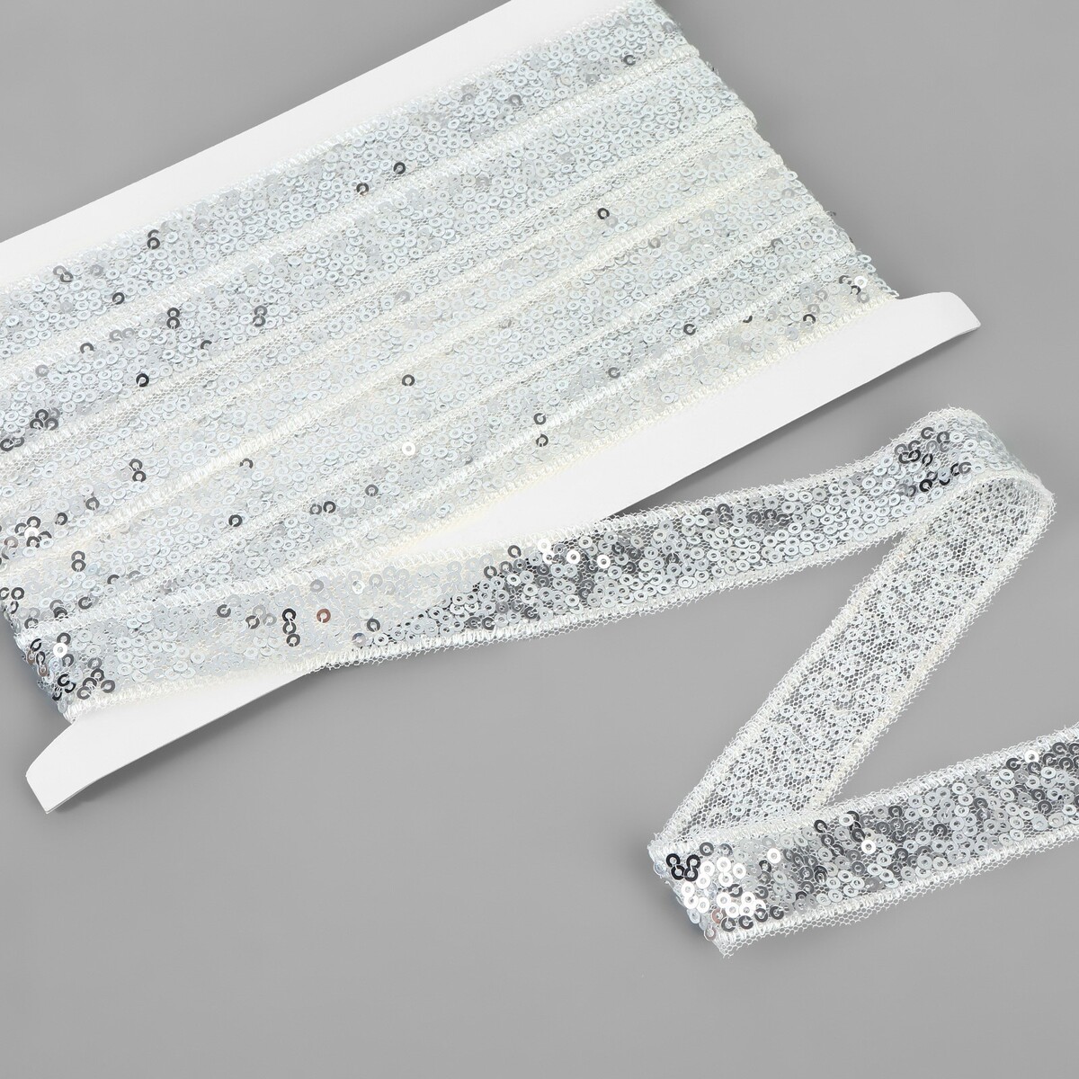 Тесьма декоративная с пайетками, 20 мм, 4,5 ± 0,5 м, цвет серебряный лента декоративная с квадратными пайетками 2 5 см 9 ± 0 5 м серебряный