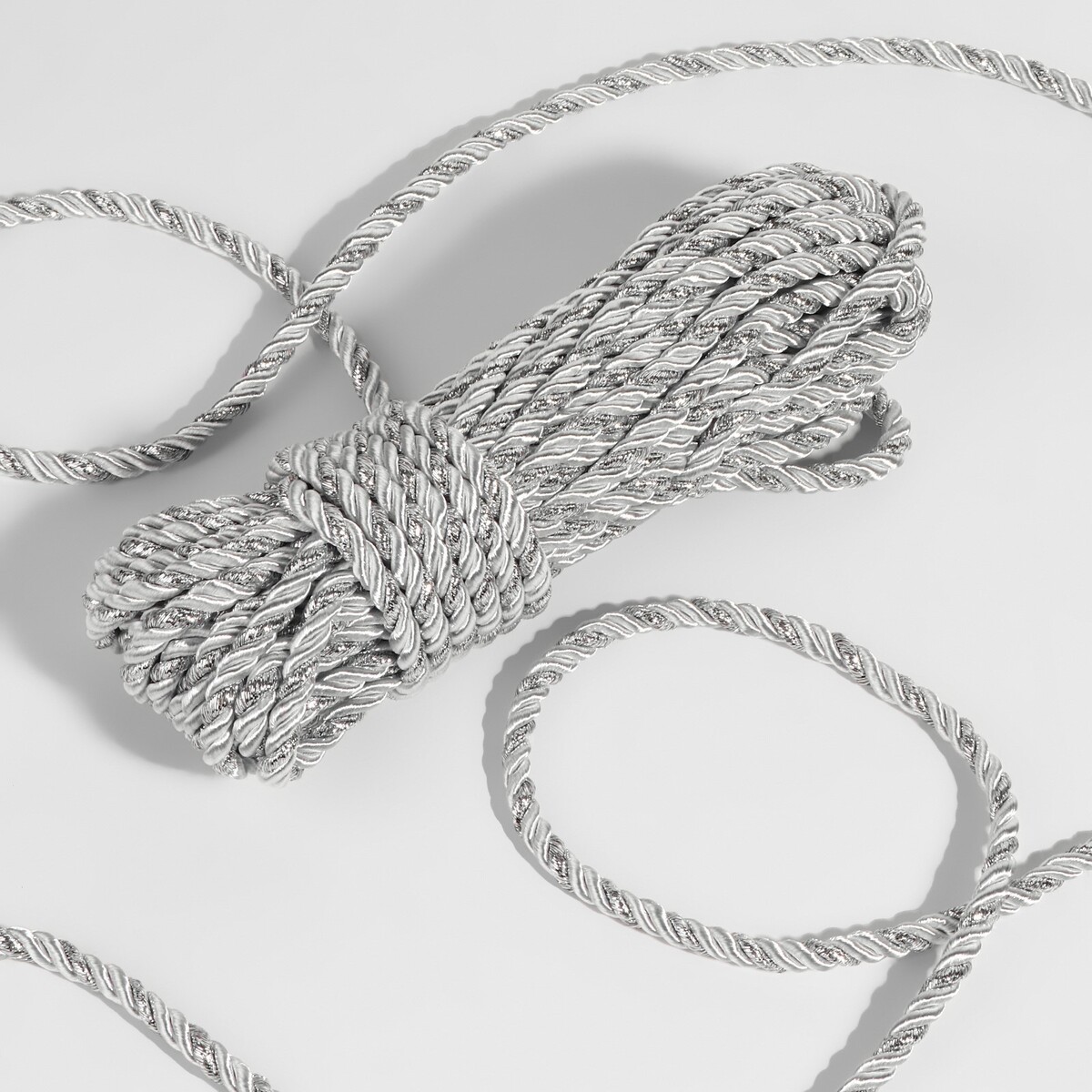 Шнур витой, d = 5 мм, 9 ± 1 м, цвет серебряный шнур для отделки и декора витой декоративный без тесьмы 12 мм х 25 м