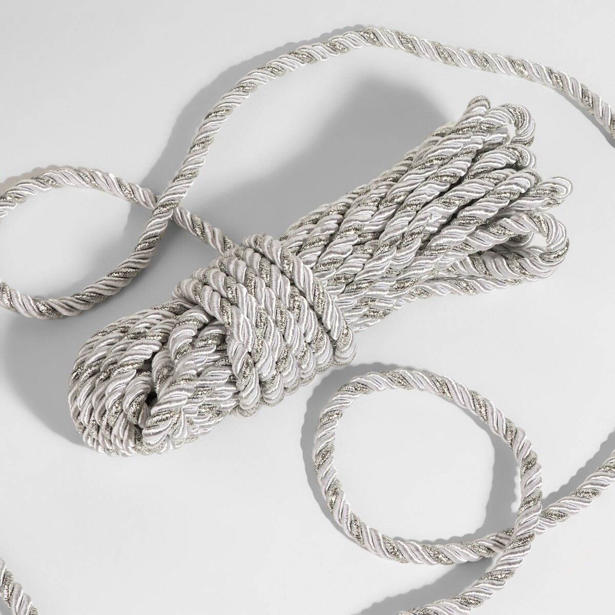 Шнур витой, d = 8 мм, 9 ± 1 м, цвет серебряный шнур для декора и отделки витой серый декоративный без тесьмы 12 мм х 25 м