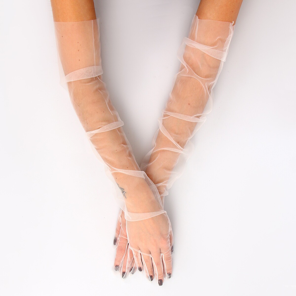 Карнавальный аксессуар- перчатки прозрачные, цвет белый карнавальнеый аксессуар перчатки прозрачные с длинной юбочкой