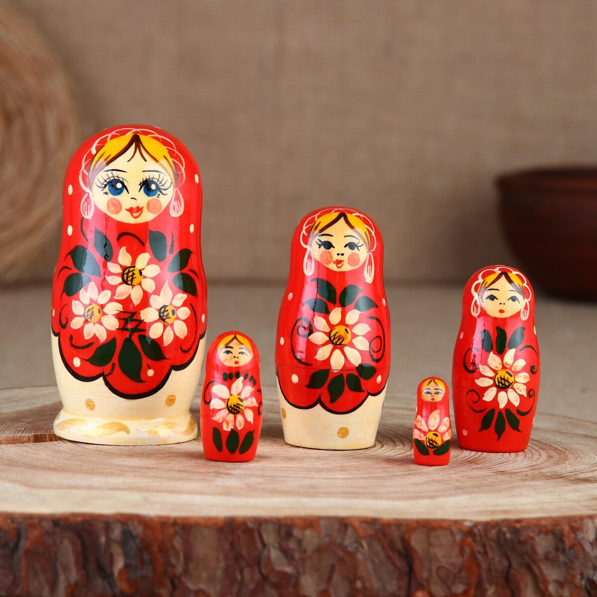 

Матрешка, Красный