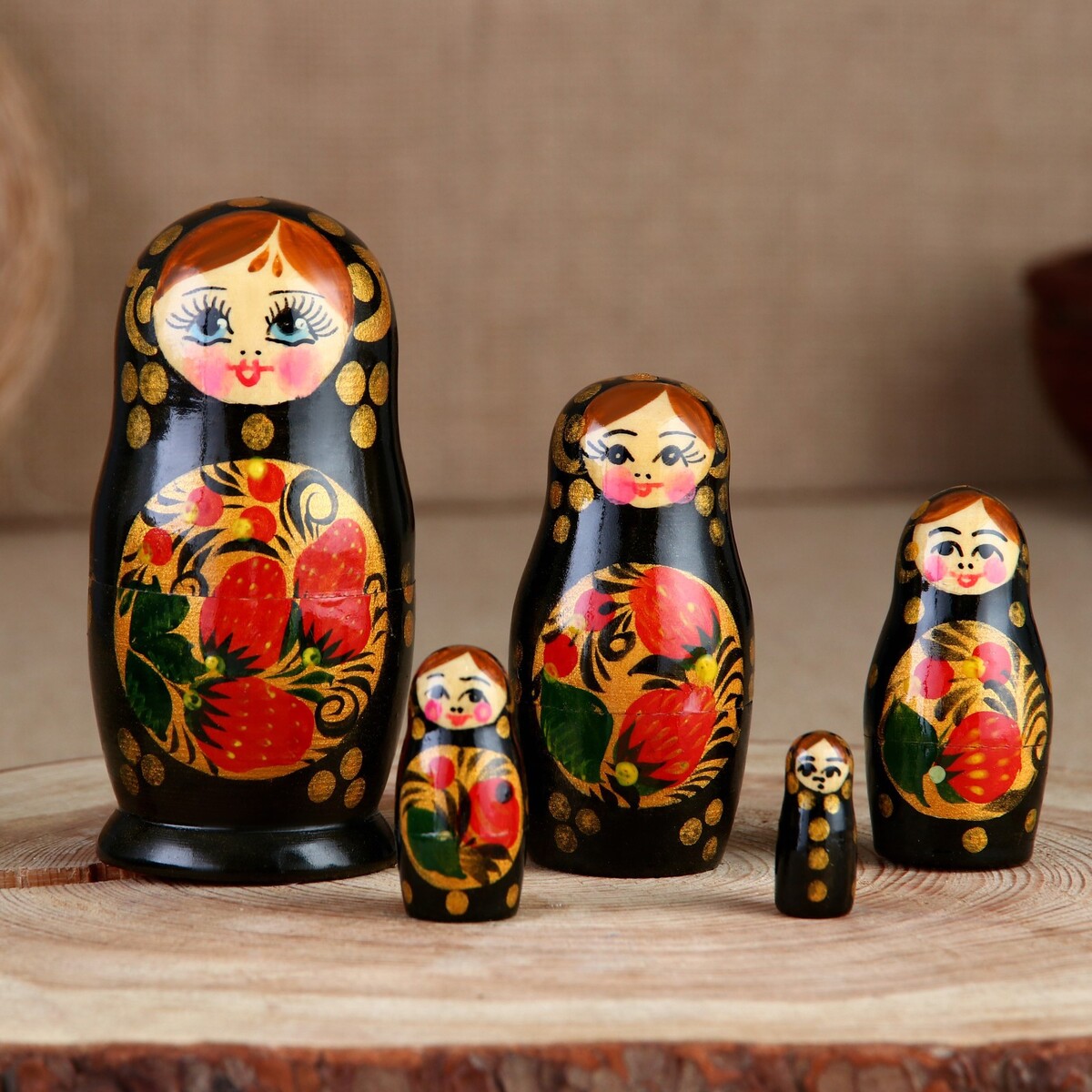 

Матрешка, Черный