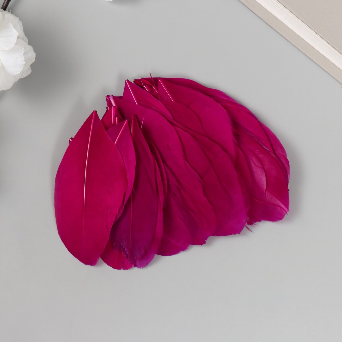 Перо декоративное гусиное перо для декора длина от 45 до 60 см пудрово фиолетовый