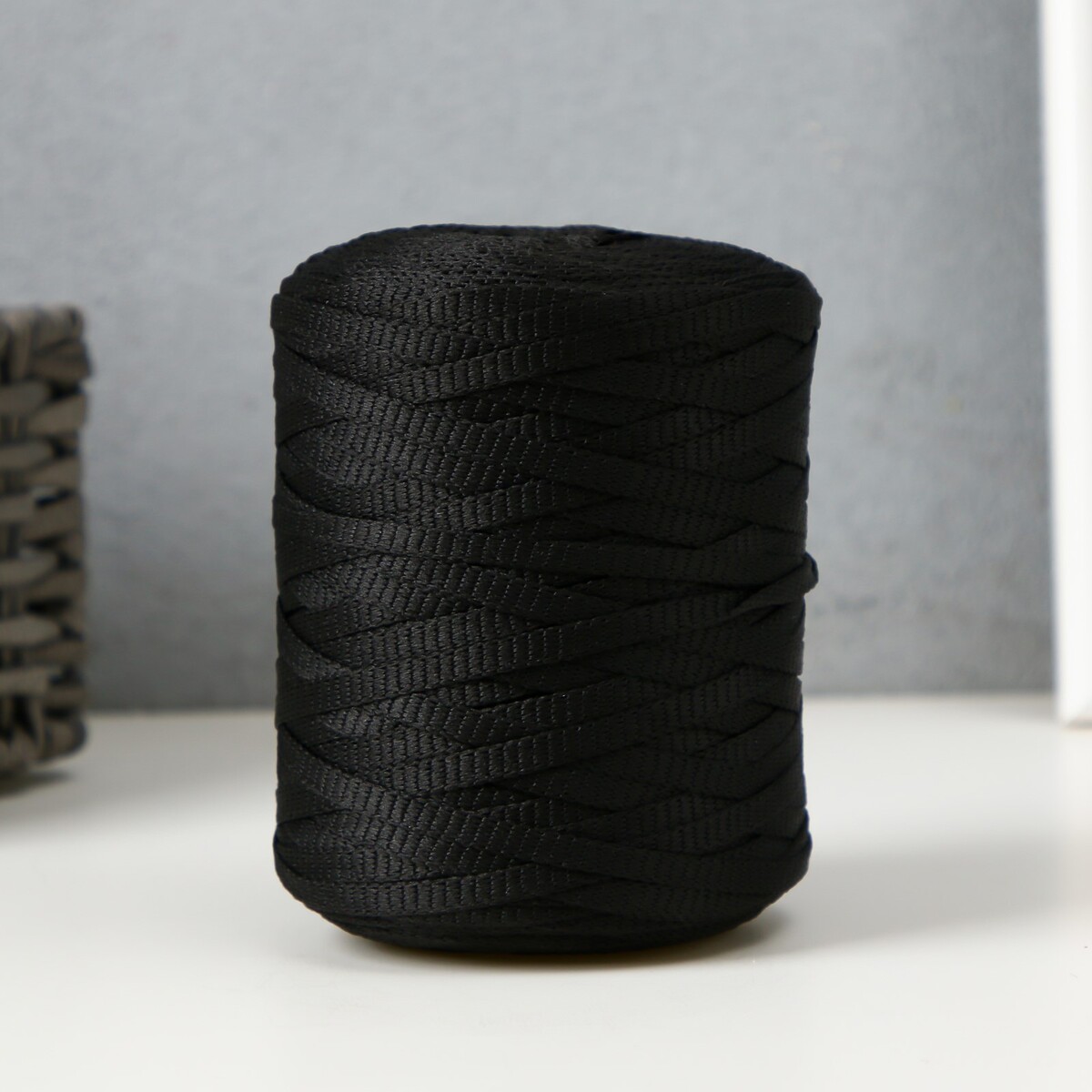 Шнур для вязания 100% полиэфир 5 мм цилиндр, 180 г, 140 м 13 - черный шнур для вязания 100% полиэфир 5 мм цилиндр 180 г 140 м 01 белый