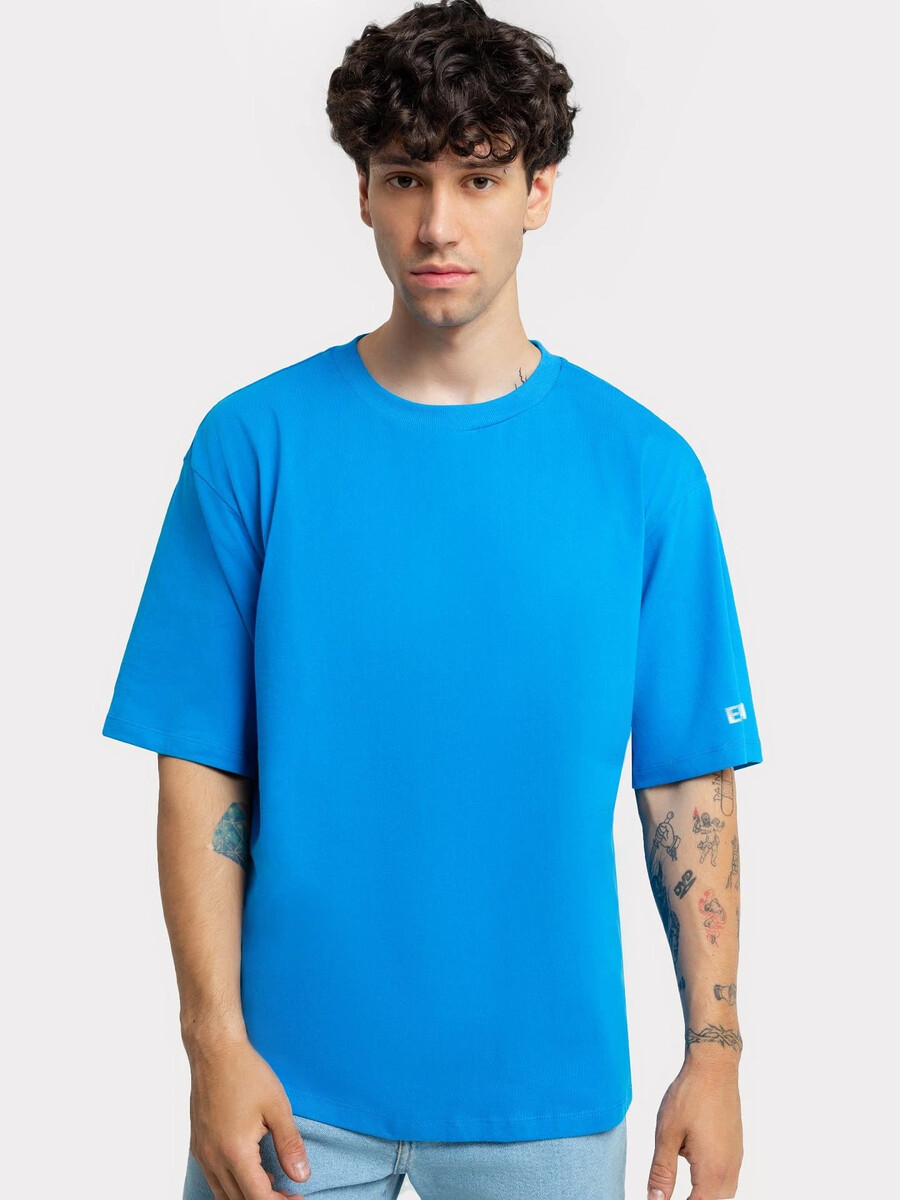 Мужская оверсайз футболка синего цвета с текстовой печатью на рукаве