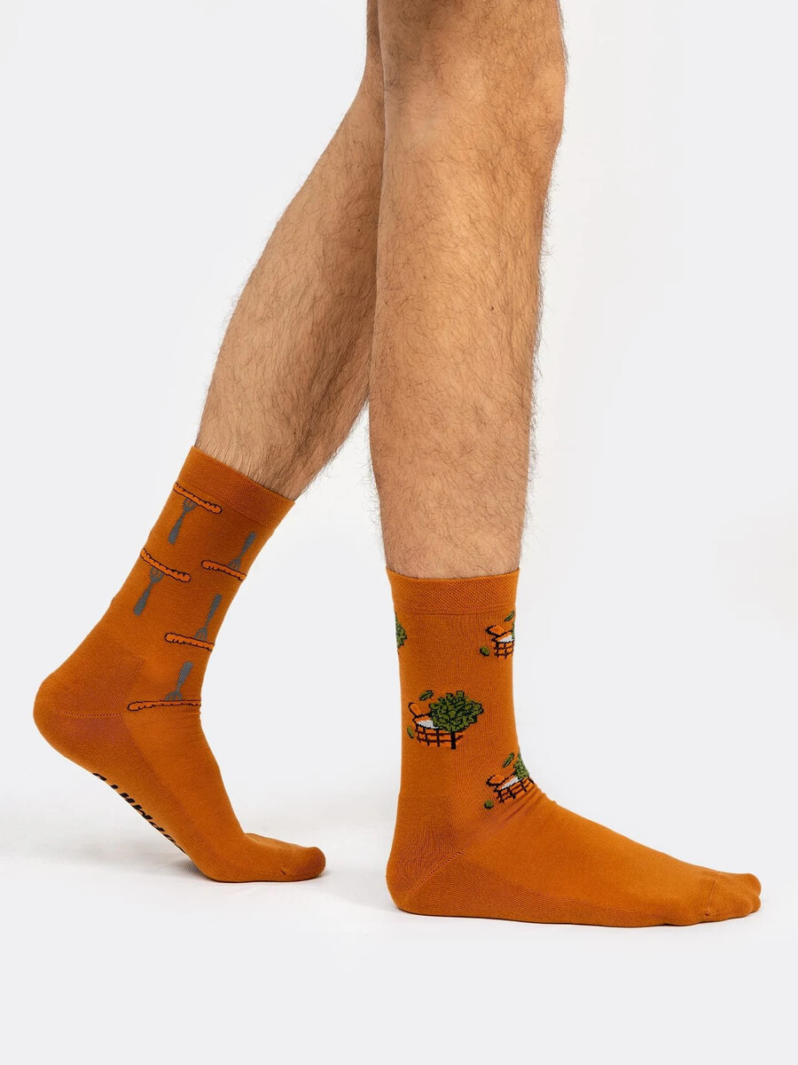 Высокие мужские носки коричневого цвета с надписями