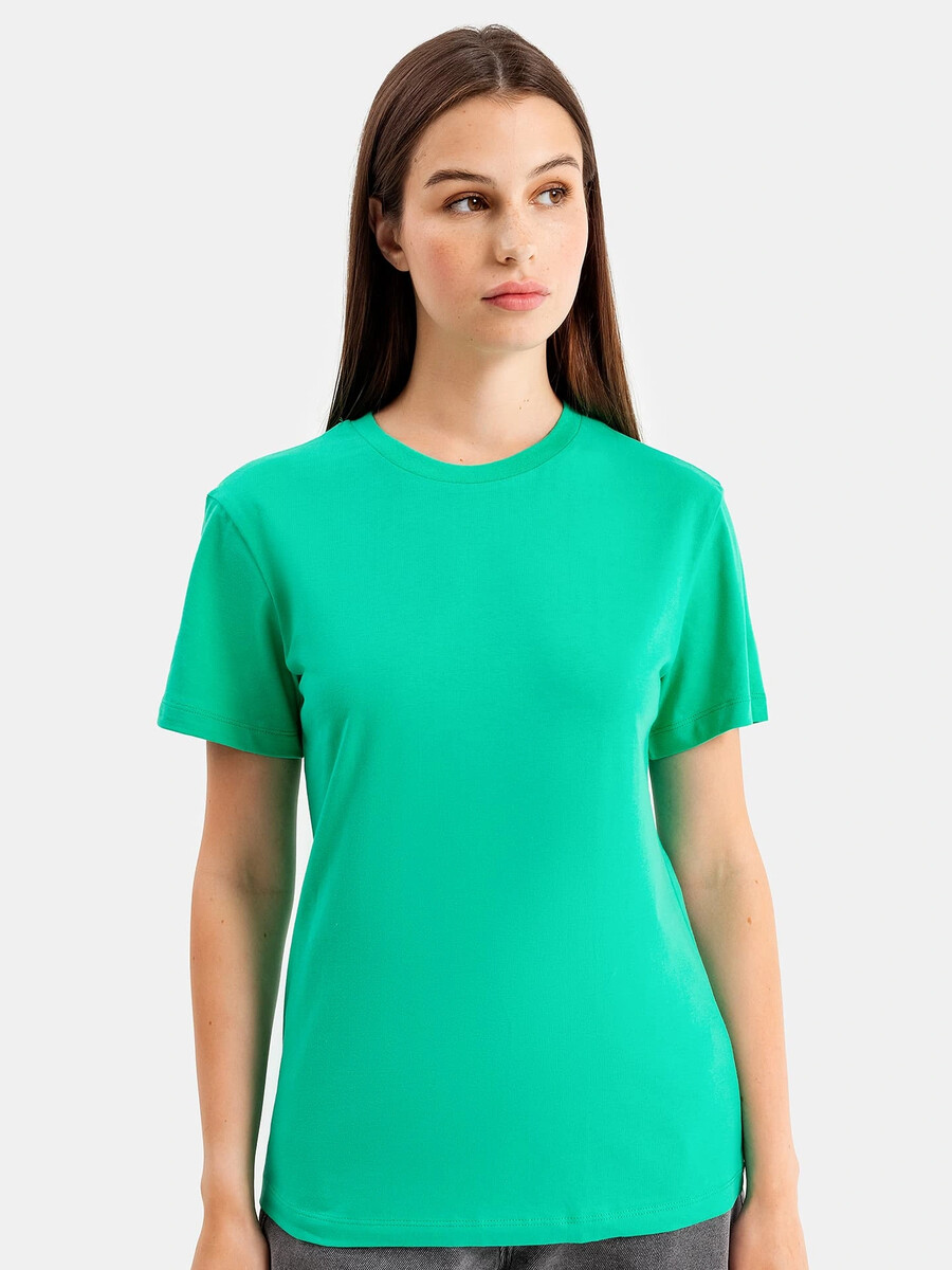 Футболка женская в зеленом оттенке футболка женская в бирюзовом оттенке
