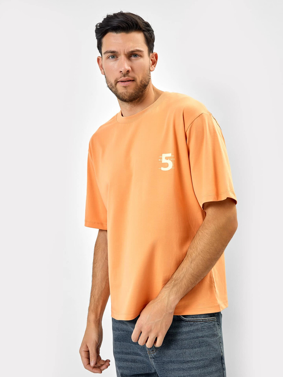 Футболка мужская в оранжевом цвете с печатью