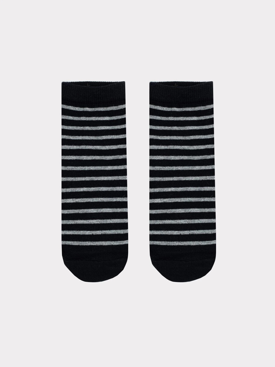 фото Детские носки черного цвета в тонкую белую полоску mark formelle