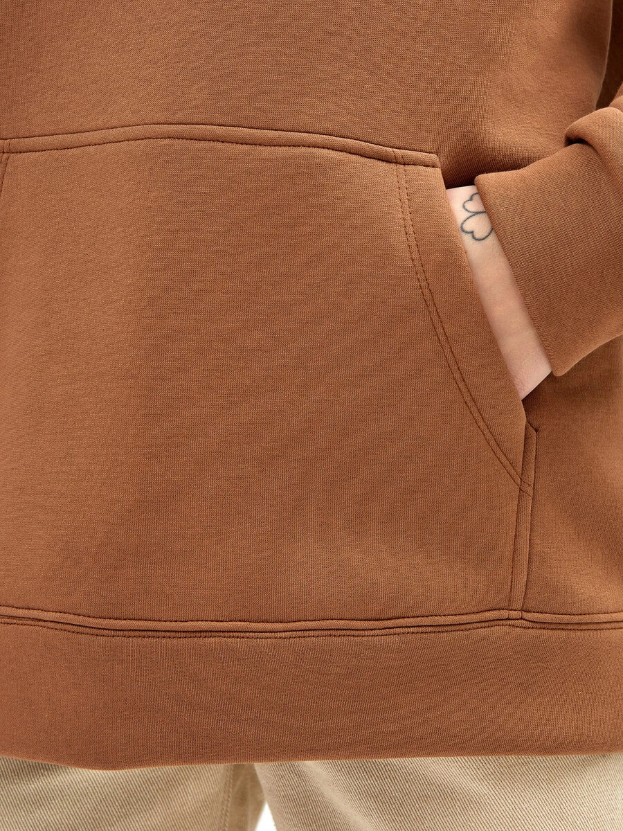 Худи женское теплое удлиненное в коричневом цвете Mark Formelle 07626444 - фото 5