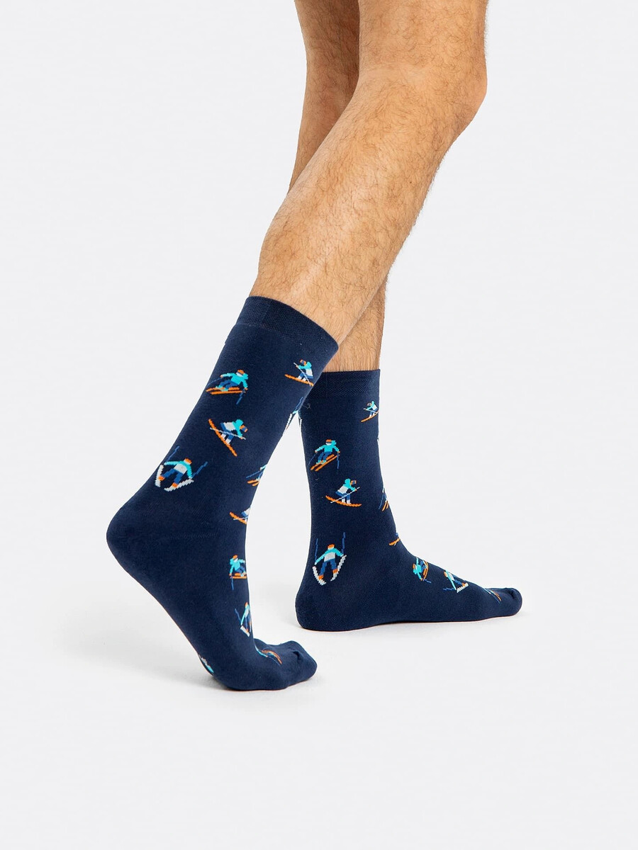 фото Махровые мужские носки темно-синего цвета с принтом в виде лыжников mark formelle