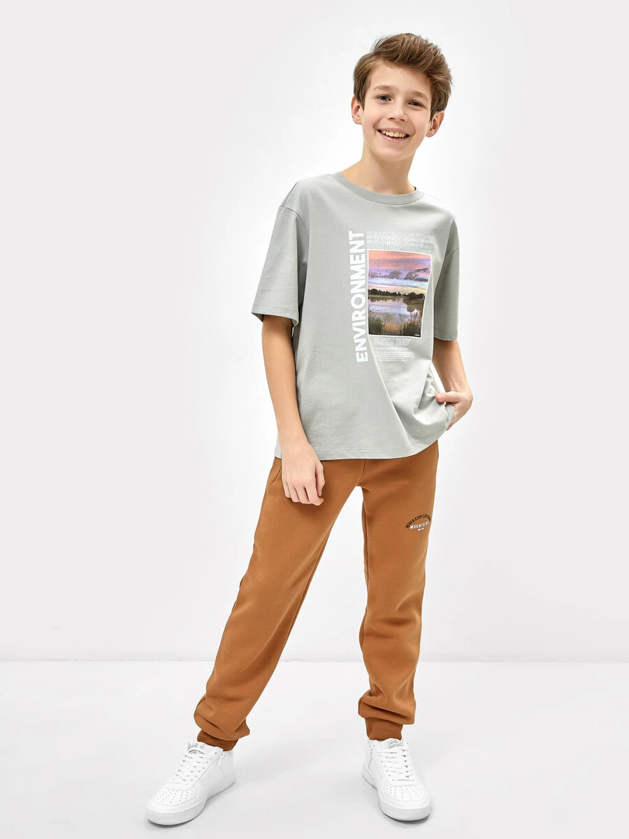 фото Теплые брюки-джоггеры песочного цвета для мальчиков mark formelle