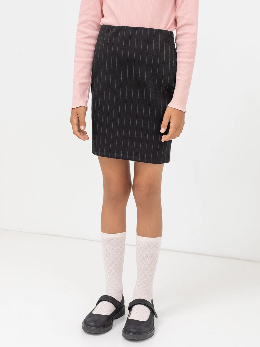 фото Зауженная юбка-карандаш черного цвета в тонкую полоску для девочек mark formelle
